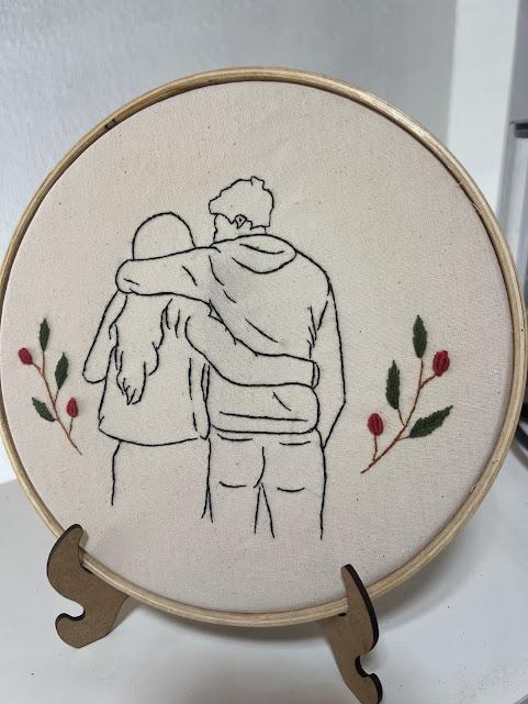 Bordado em Bastidor - Dia dos Namorados - Casal e frase