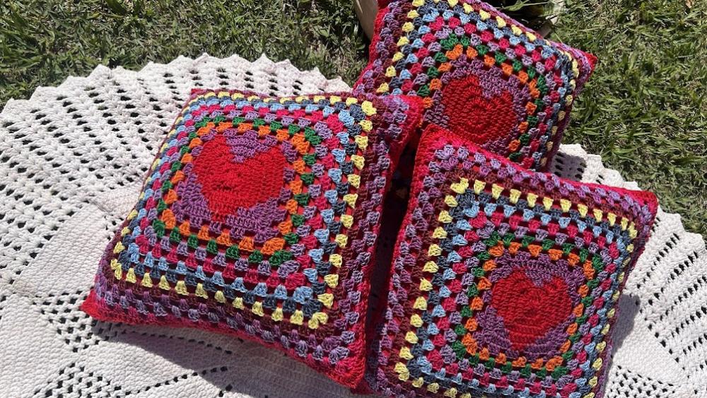 Capa de Almofada de crochê 40 X 40 cm mod. granny square