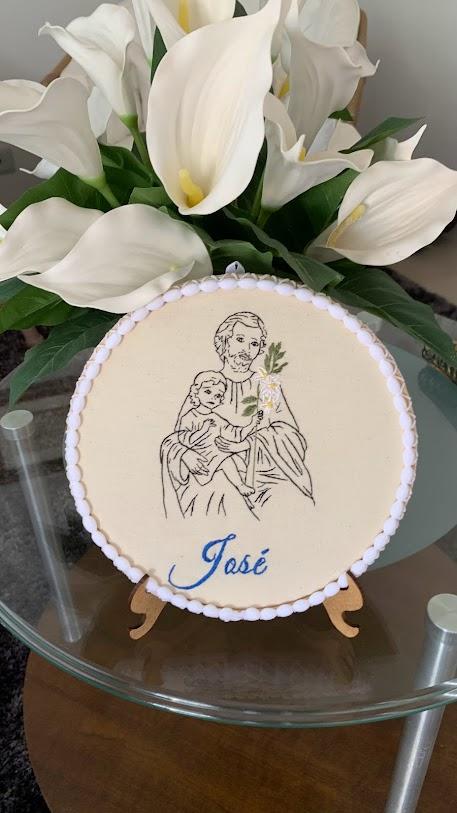 Porta de Maternidade - bordado à mão