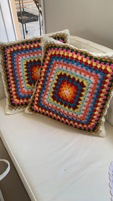 Capa de Almofada de crochê linha 40 X 40 cm mod. granny square