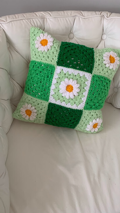 Capa de Almofada de crochê 40 X 40 cm mod.  Margarida -verde