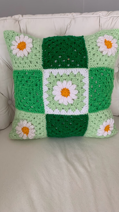 Capa de Almofada de crochê 40 X 40 cm mod.  Margarida -verde