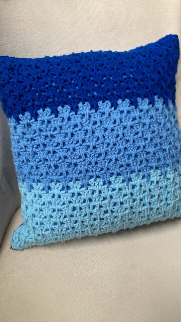Capa de Almofada de crochê 40 X 40 cm mod.  Degrade e Flores