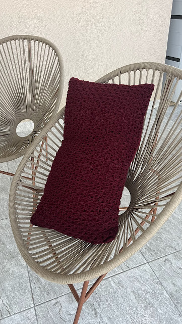 Almofadão de crochê lã 70 X 40 cm mod.  lisa vinho