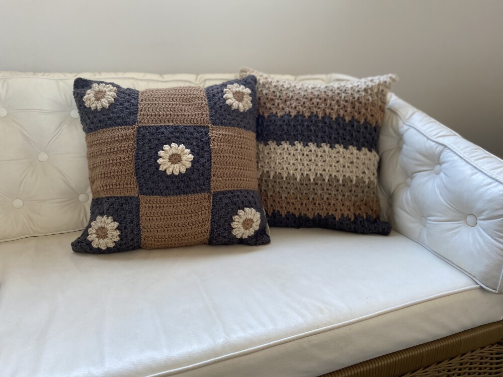 Capa de Almofada de crochê 40 X 40 cm mod.  Margarida bege off w