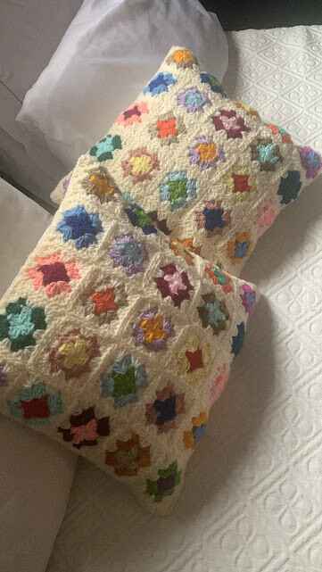 Capa de Almofada de crochê 40 X 40 cm mod.  25 granny square