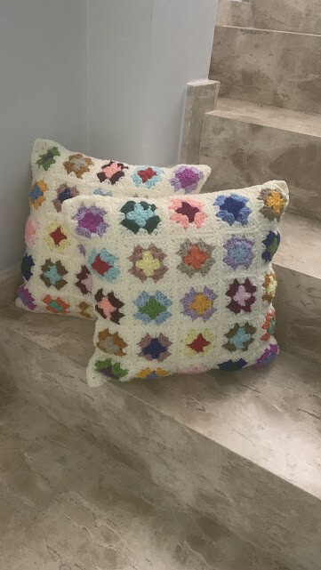 Capa de Almofada de crochê 40 X 40 cm mod.  25 granny square