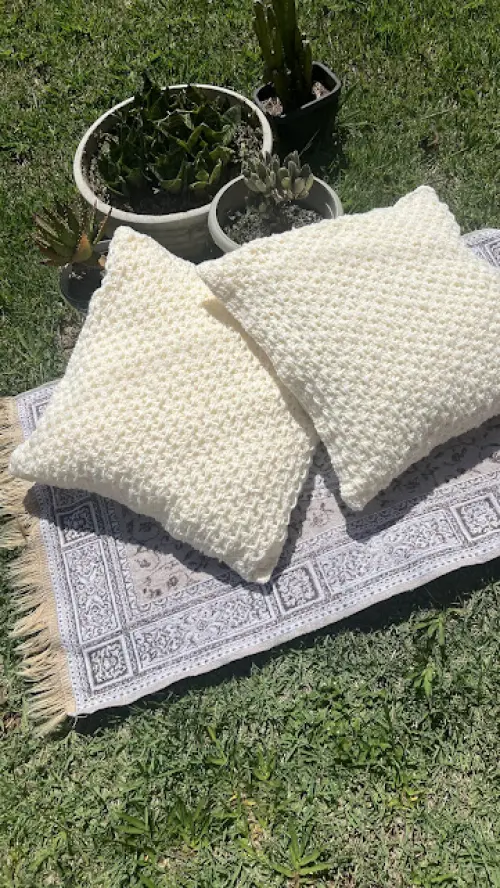 Capa de Almofada de crochê 40 X 40 cm mod.  LISA OFF WHITE - Có
