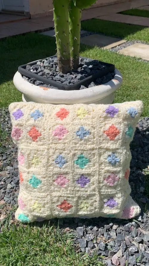 Capa de Almofada de crochê 40 X 40 cm mod.  hippie off white - Cópia