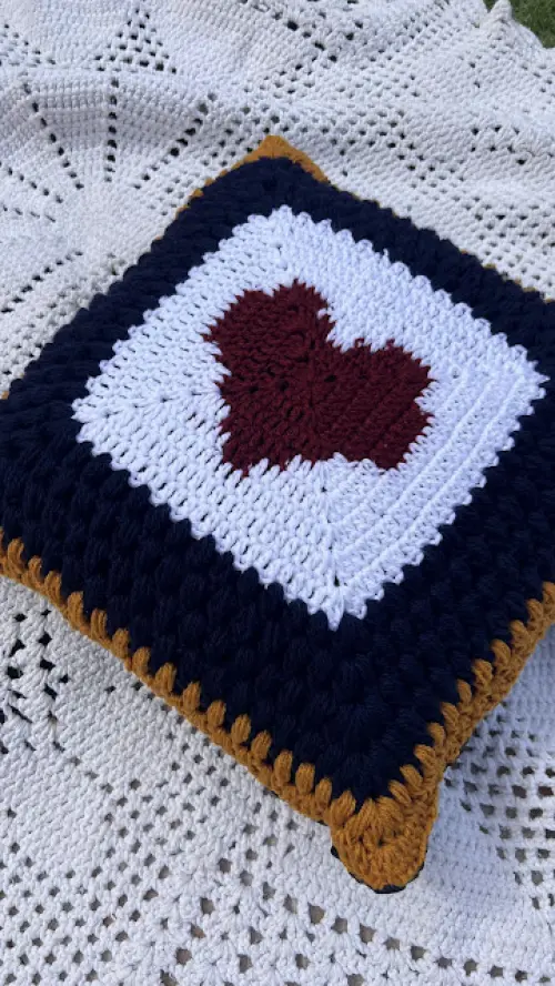 Capa de Almofada de crochê 40 X 40 cm mod.  Coração - Cópia