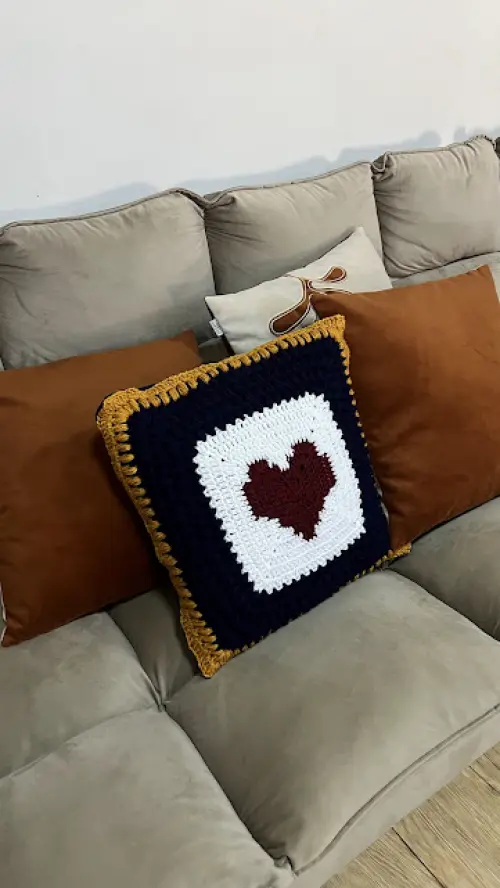 Capa de Almofada de crochê 40 X 40 cm mod.  Coração - Cópia