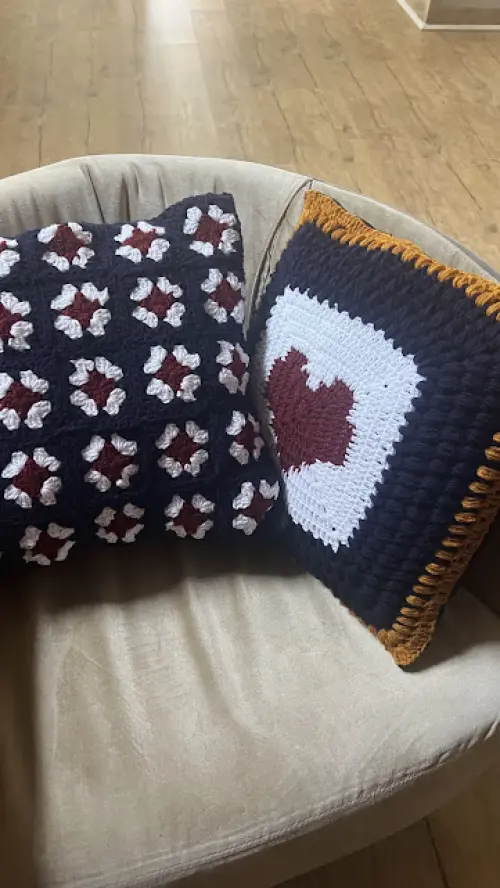 Capa de Almofada de crochê 40 X 40 cm mod.  Coração - Cópia