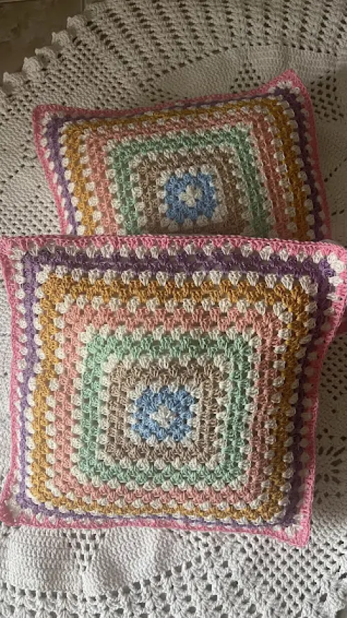 Capa de Almofada de crochê 40 X 40 cm mod. granny square