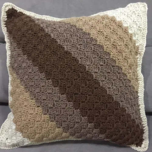 Capa de Almofada de crochê 40 X 40 cm mod.  Chocolate - Cópia