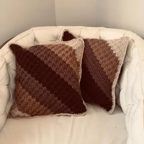 Capa de Almofada de crochê 40 X 40 cm mod.  Chocolate - Cópia