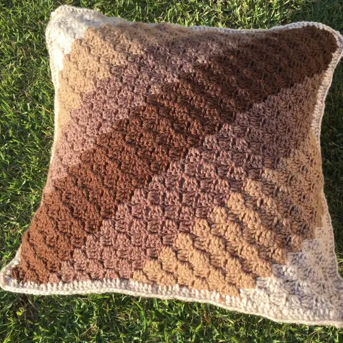 Capa de Almofada de crochê 40 X 40 cm mod.  Chocolate - Cópia