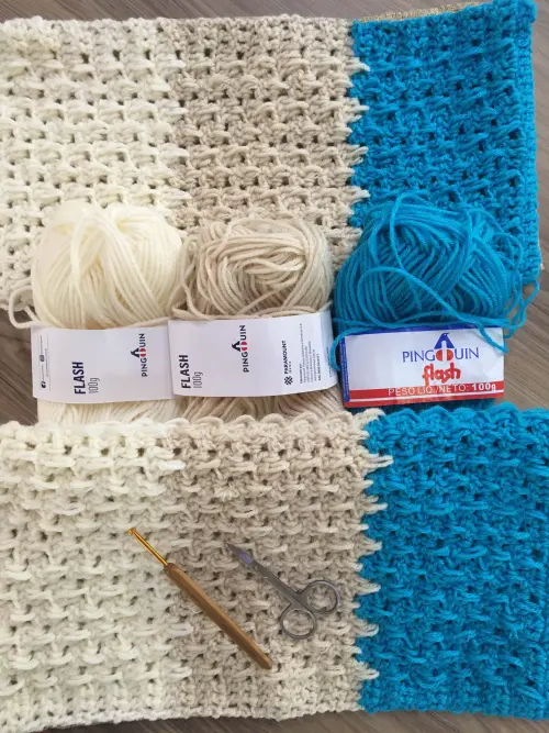 Capa de Almofada de crochê 40 X 40 cm mod.  DEGRADÊ azul- Cópi