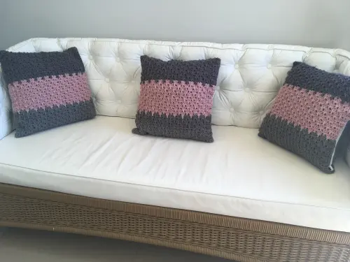 Capa de Almofada de crochê 40 X 40 cm mod.  DEGRADÊ rosa - Cóp