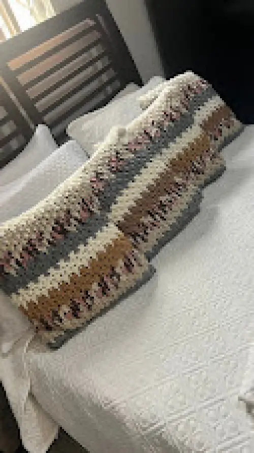 Capa de Almofada de crochê 40 X 40 cm mod.  5 faixas - Cópia