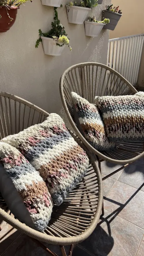Capa de Almofada de crochê 40 X 40 cm mod.  5 faixas - Cópia