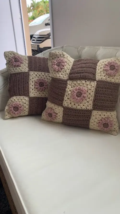 Capa de Almofada de crochê 40 X 40 cm mod.  Margarida
