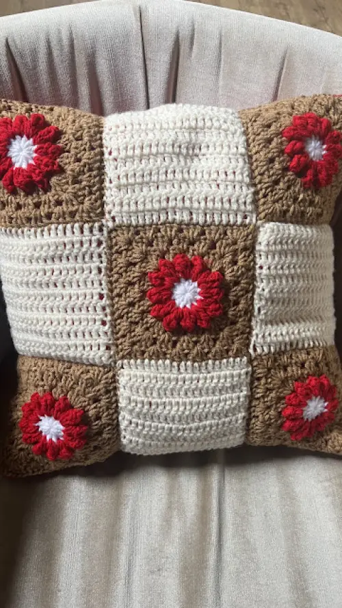 Capa de Almofada de crochê 40 X 40 cm mod.  Margarida
