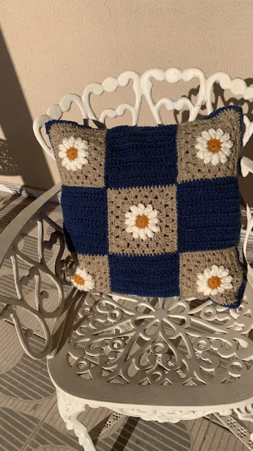 Capa de Almofada de crochê 40 X 40 cm mod.  Margarida e Diagonal