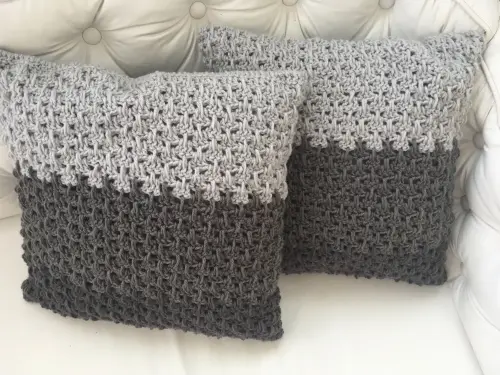 Capa de Almofada de crochê 40 X 40 cm mod.  DEGRADÊ cinza