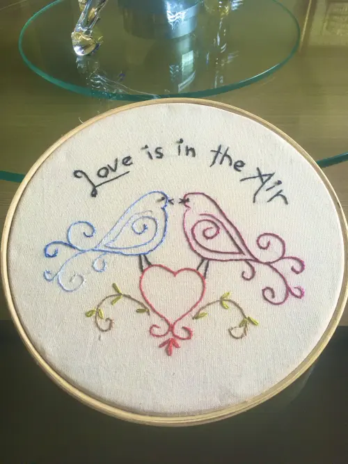 Bordado em Bastidor - Love is in the air