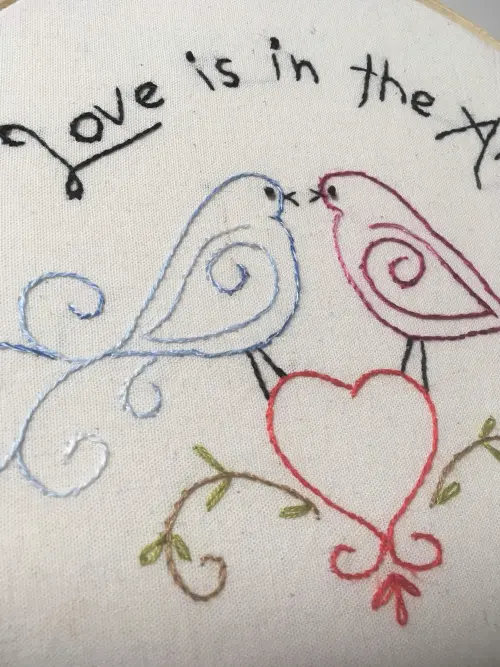 Bordado em Bastidor - Love is in the air