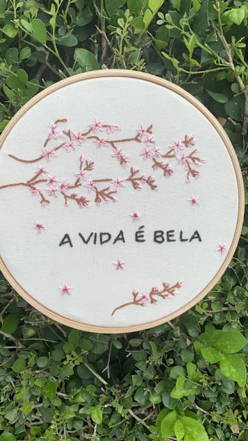 Bordado em Bastidor - a vida é bela