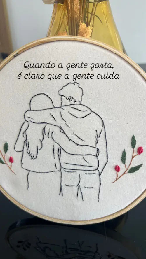 Bordado em Bastidor - Dia dos Namorados - Casal e frase