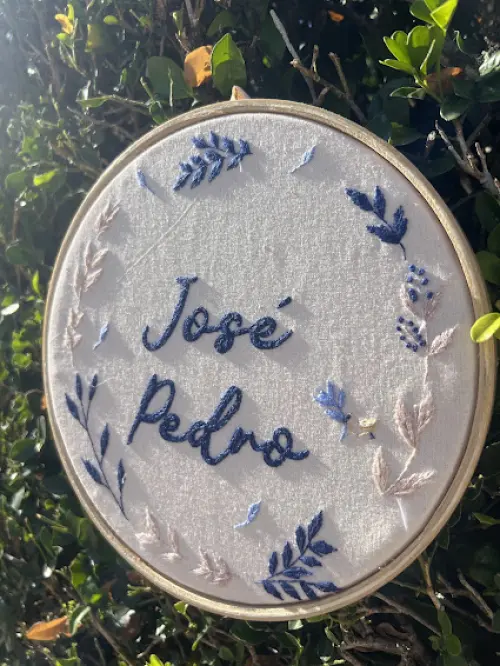 Porta de Maternidade - bordado à mão
