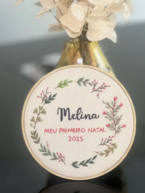 Porta de Maternidade - bordado à mão