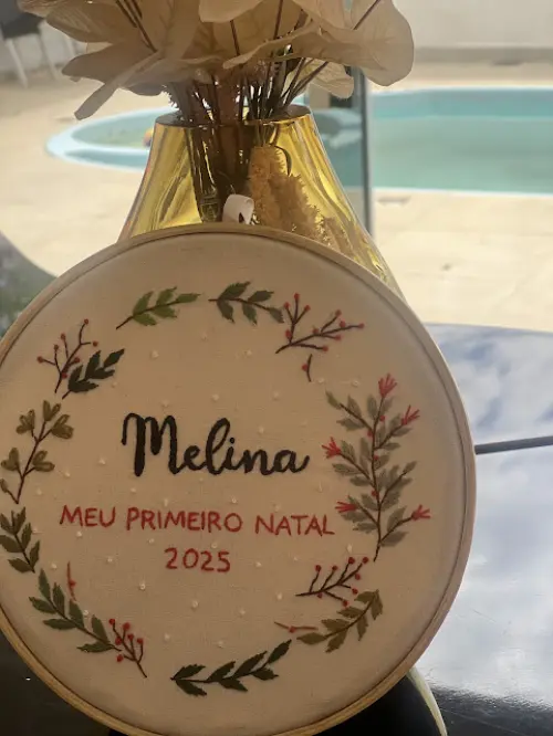Porta de Maternidade - bordado à mão