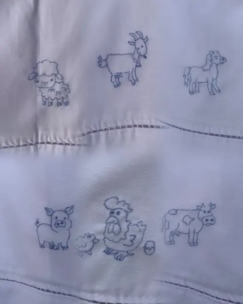 Jogo de lençol de berço - 3 peças  BRANCO - tema: Fazendinha