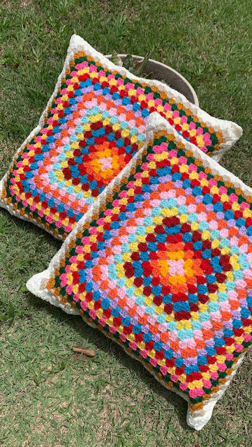Capa de Almofada de crochê linha 40 X 40 cm mod. granny square