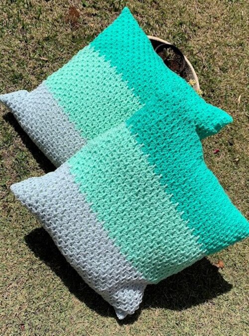 Almofadão de crochê lã 60 X 60 cm mod.  3 tons verde
