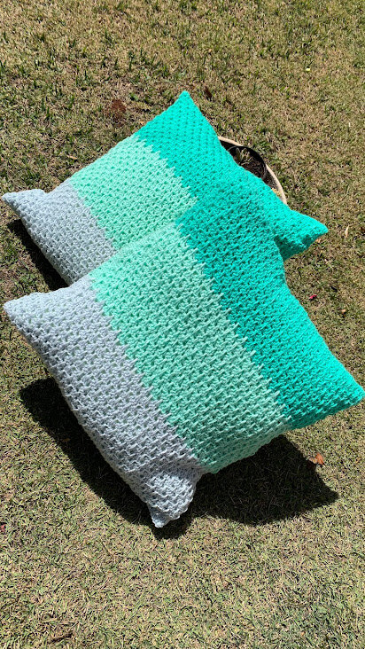 Almofadão de crochê lã 60 X 60 cm mod.  3 tons verde