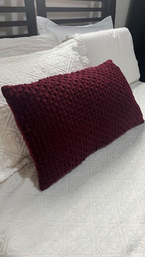 Almofadão de crochê lã 70 X 40 cm mod.  lisa vinho