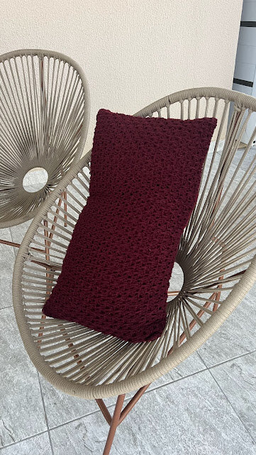 Almofadão de crochê lã 70 X 40 cm mod.  lisa vinho