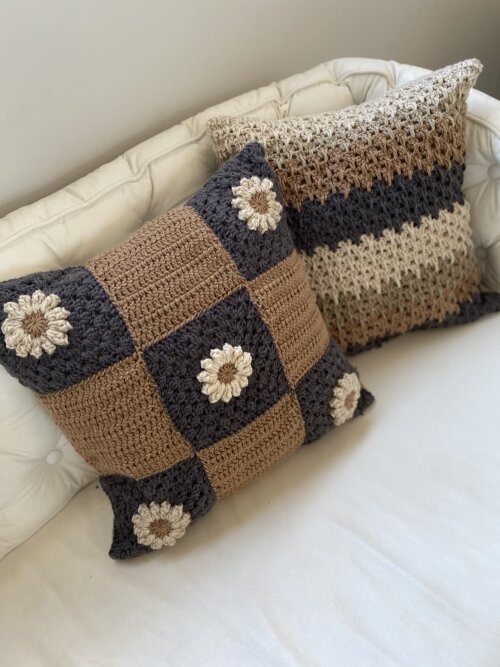 Capa de Almofada de crochê 40 X 40 cm mod.  Margarida bege off w