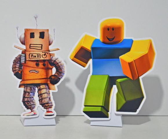 Totem de Mesa c/ Caixa Pirâmide Roblox