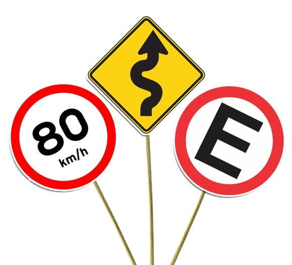 Palitões Decorativos Placas de Trânsito - 10 Unidades