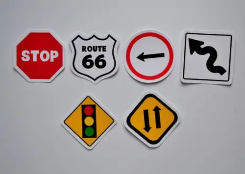 Apliques Placas de Trânsito