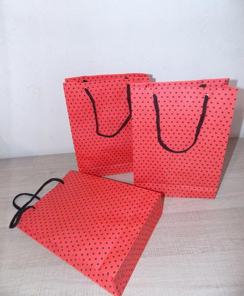 Sacola de Brindes (vermelho e poa preto)