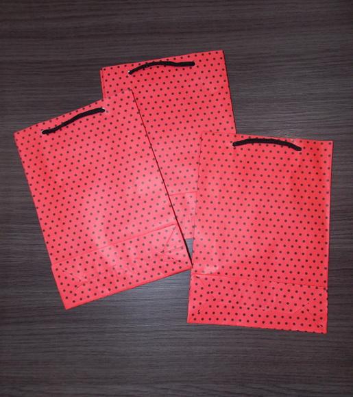 Sacola de Brindes (vermelho e poa preto)