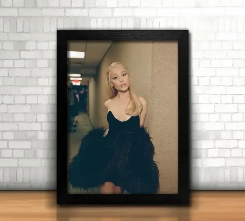 Ariana Grande / Kit 3 Quadros / 20x30cm / Vidro
