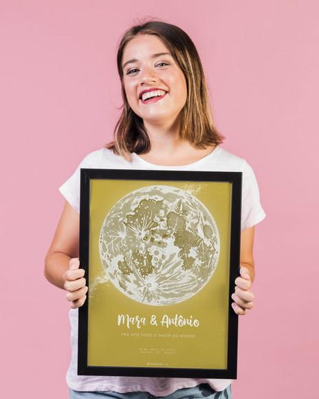 Quadro Lua Personalizado Dourado com Moldura A3