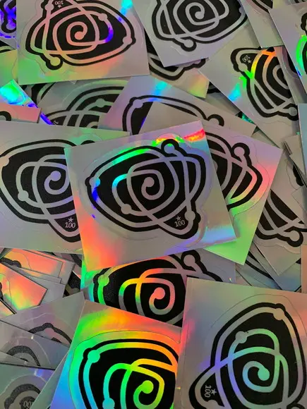 50 Sticker Adesivo Vinil Holográfico Arco Íris 5x5cm